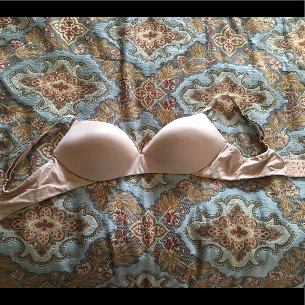 Victoria’s Secret wireless plunge bra